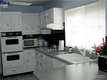 3rd image of 3553 Monsols Dr