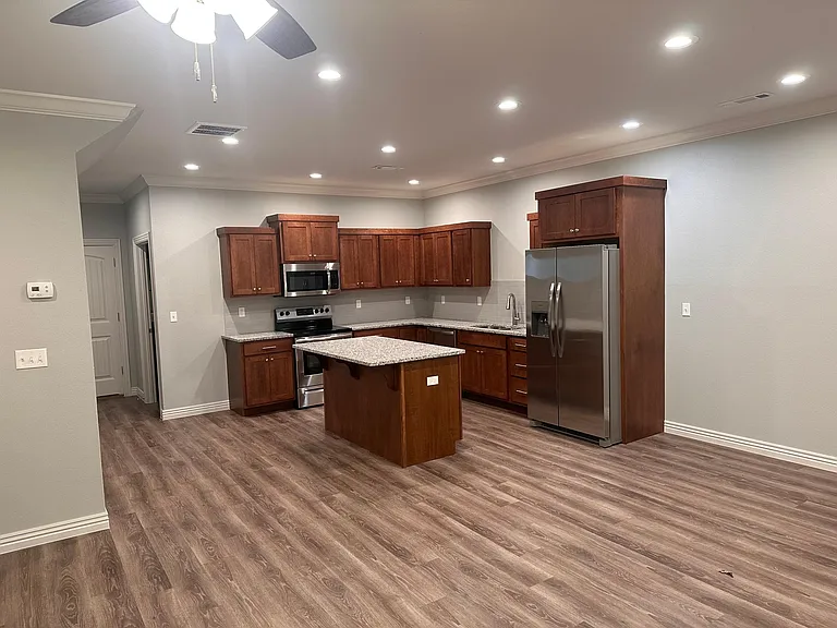 81 S Hunter St #33 — Photo 5