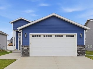 7252 26th St S, Fargo, ND 58104