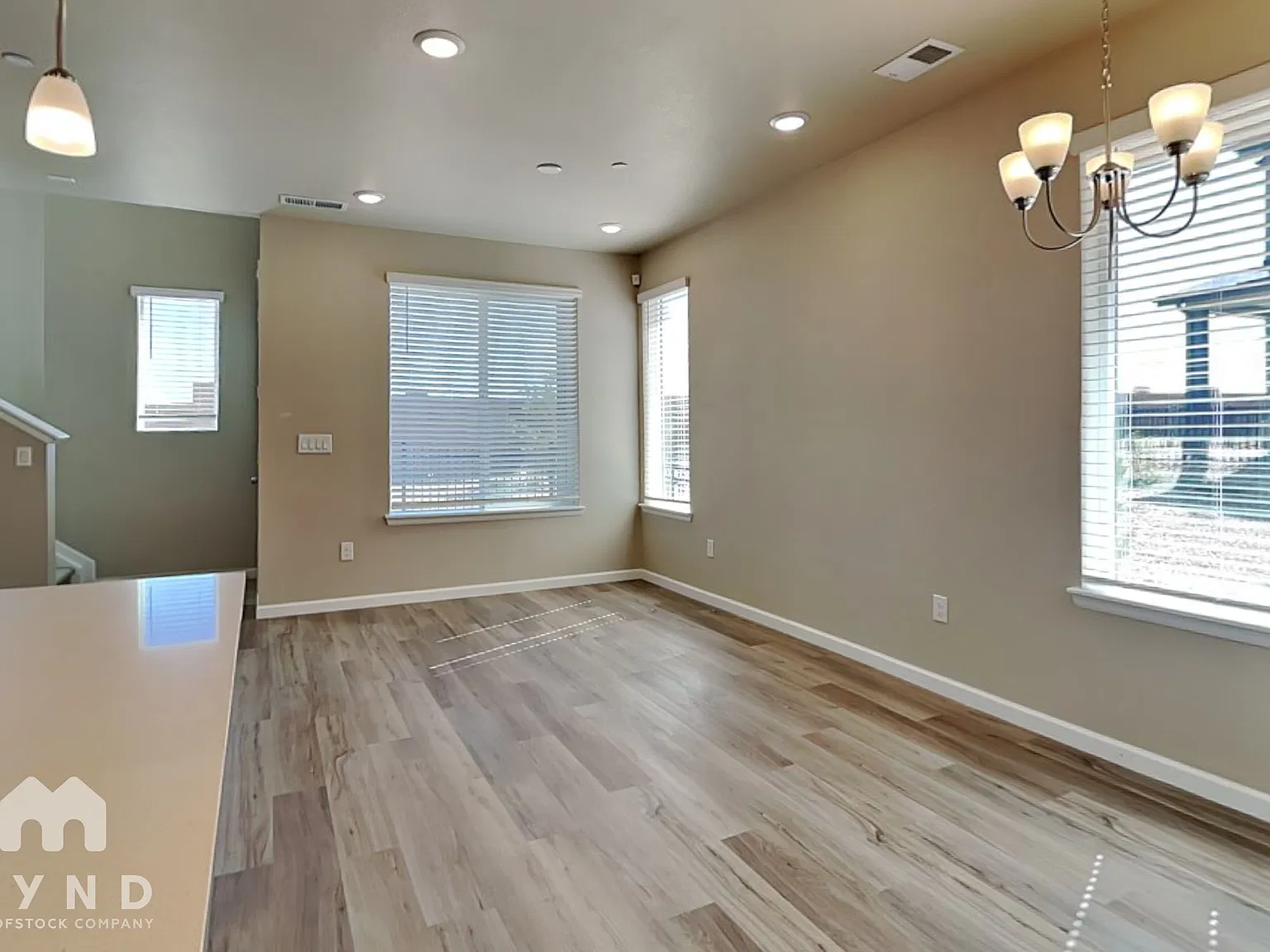3 bed, 2.5 bath, 1369 sqft, $2,850 — Photo 3