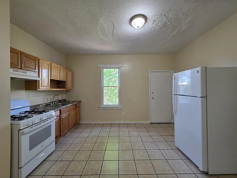 33 Dickerman St #4D — Photo 1