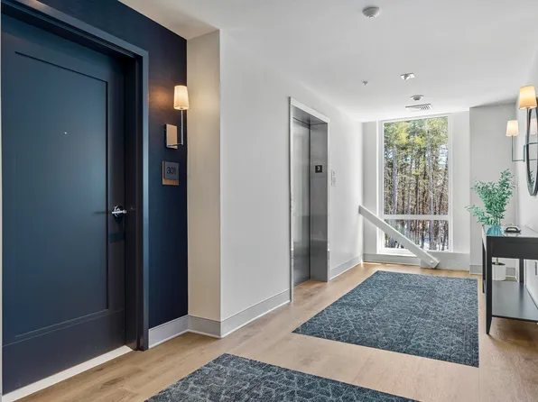 267 US Route 1 #301, Falmouth, ME 04105