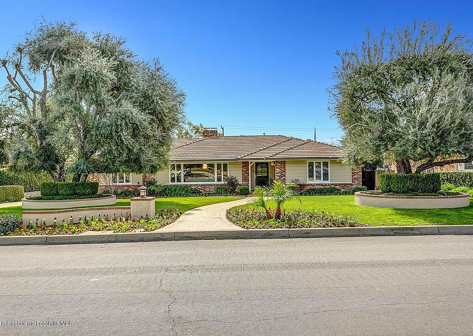 1st image of 562 Arbolada Dr