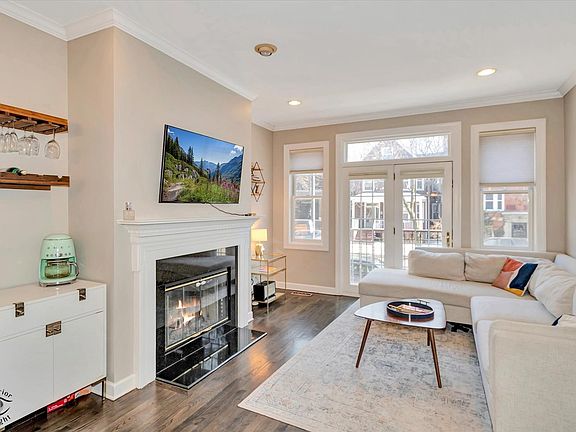 3rd image of 3640 N Damen Ave #1