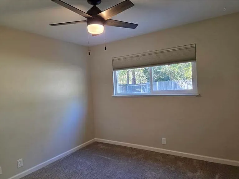 806 Alynn Way #B — Photo 12
