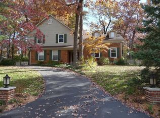 15978 Quiet Oak Rd, Chesterfield, MO 63017