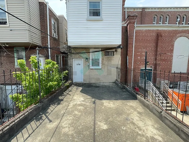 5749 Walnut St #1 — Photo 10