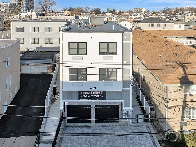 491 Walker St #3C — Photo 7