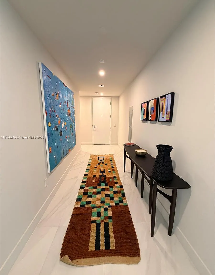 Aurora Condo — Photo 4