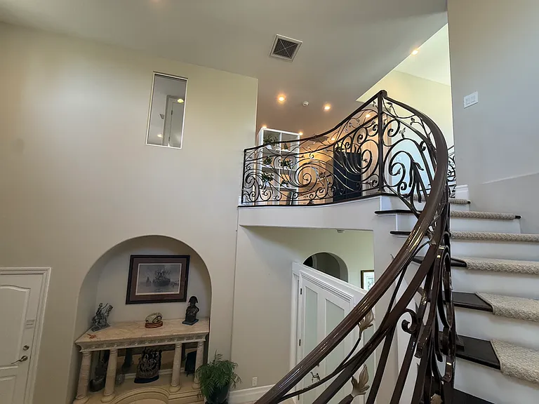 6 Willowbrook — Photo 5