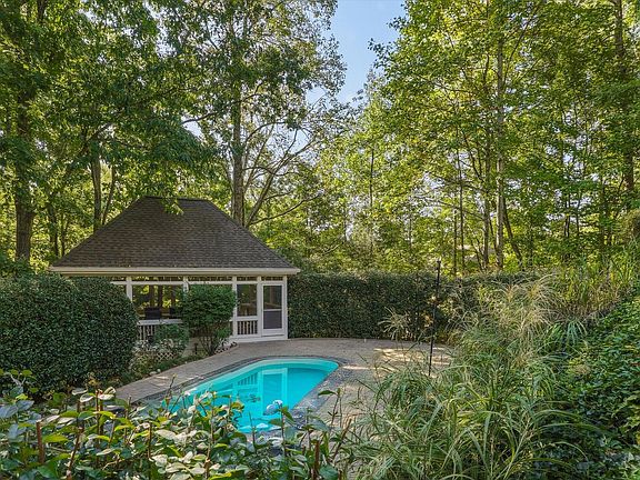 5th image of 11417 Governors Dr