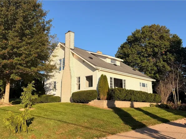 3245 Battlesburg St SE, East Sparta, OH 44626
