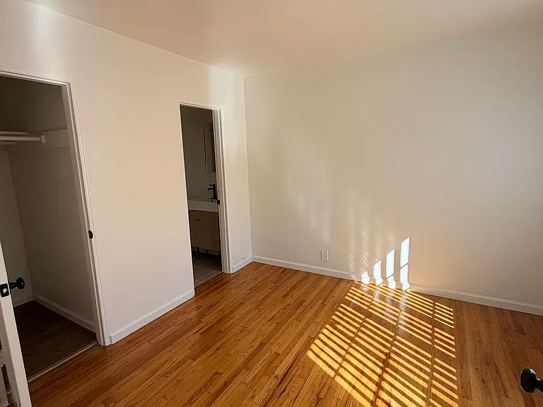 Sunset Park Apartments — Photo 18