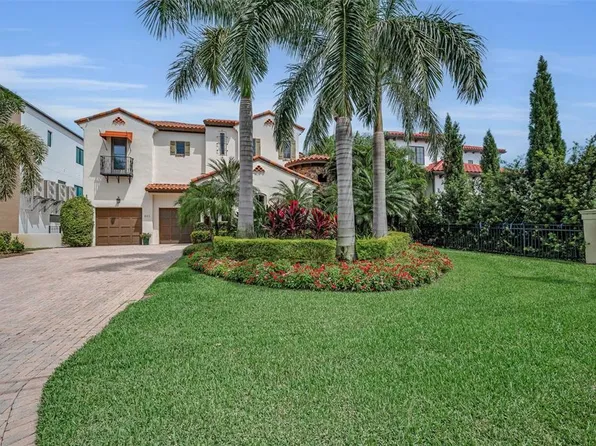 801 Brightwaters Blvd NE, Saint Petersburg, FL 33704