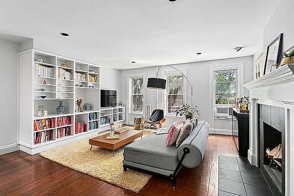 1st image of 109A Bergen St #2
