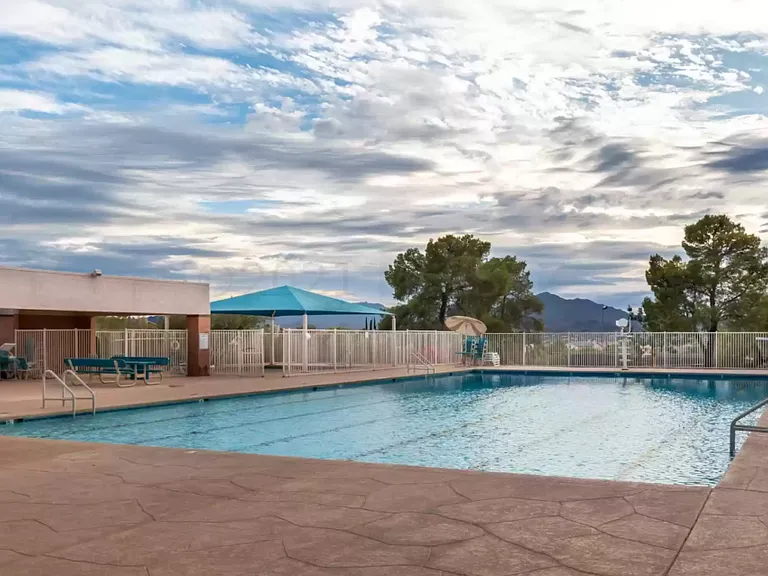 -Community Pool_Daytime