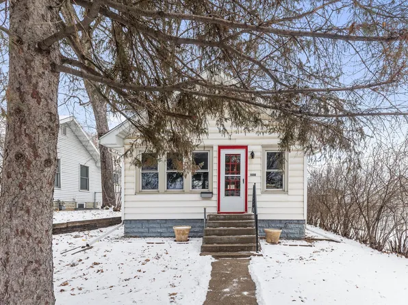 1698 Malvern St, Lauderdale, MN 55113