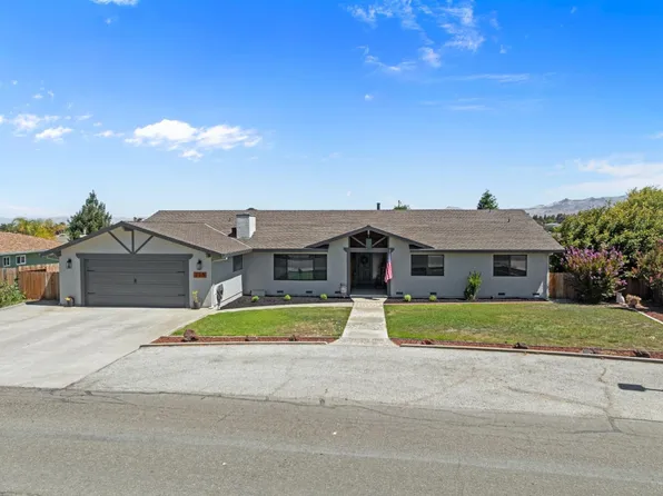215 Rays Cir, Hollister, CA 95023