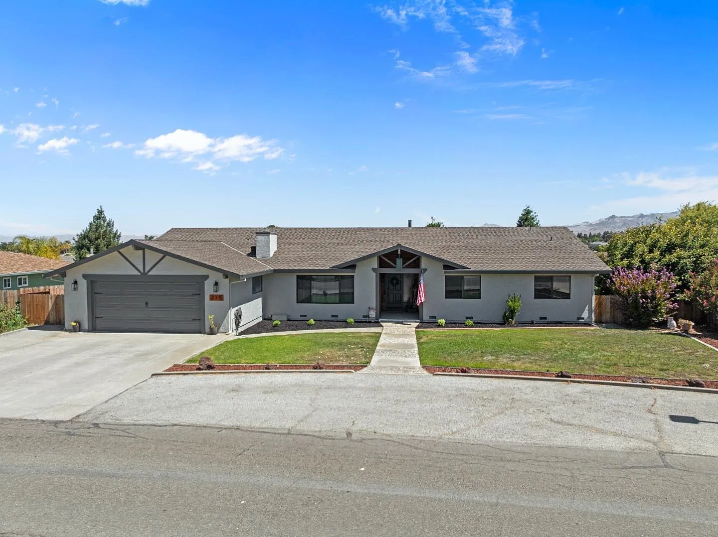 215 Rays Cir photo 1