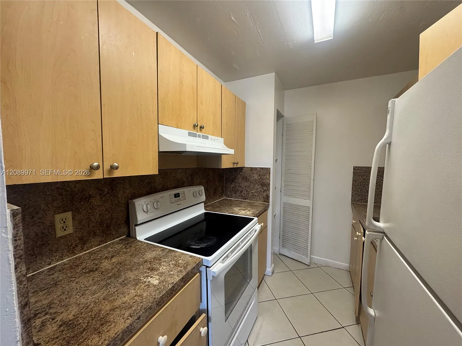 Riviera Terrace Condo — Photo 3