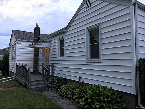 3rd image of 7482 Chestnut Ridge Rd