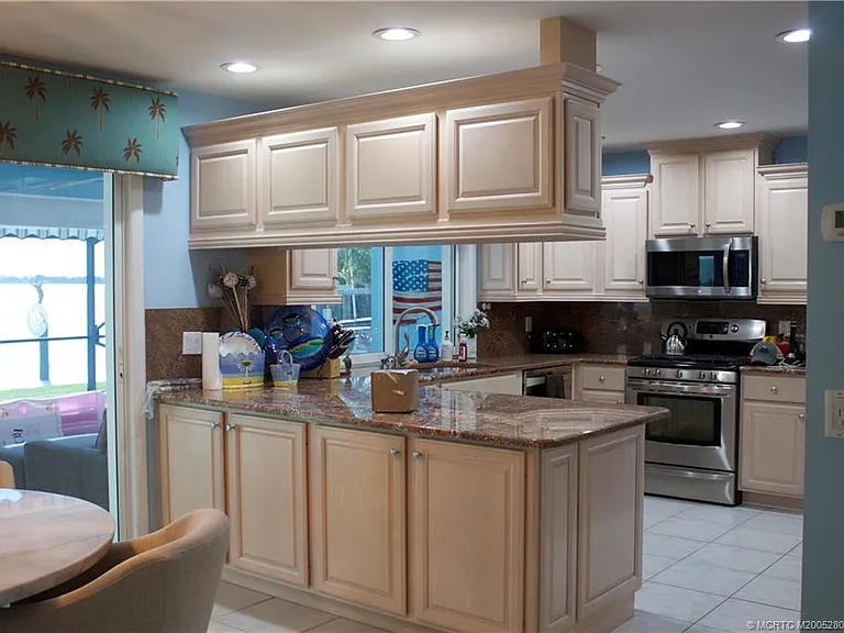 2744 NW Howard Creek Ln — Photo 9