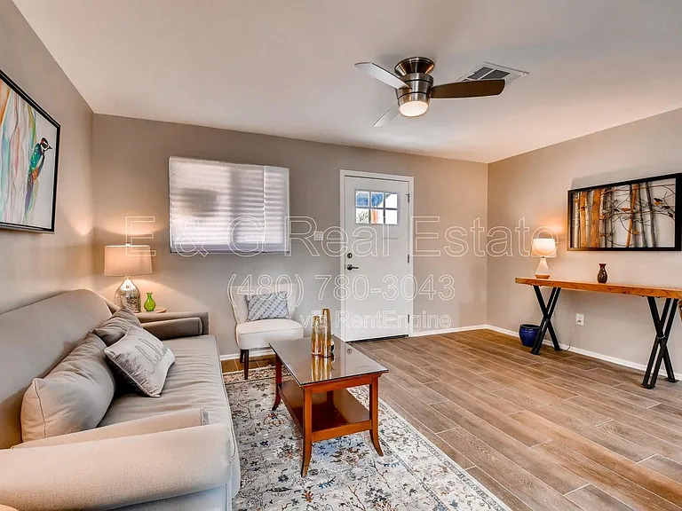 1806 E Don Carlos Ave — Photo 2