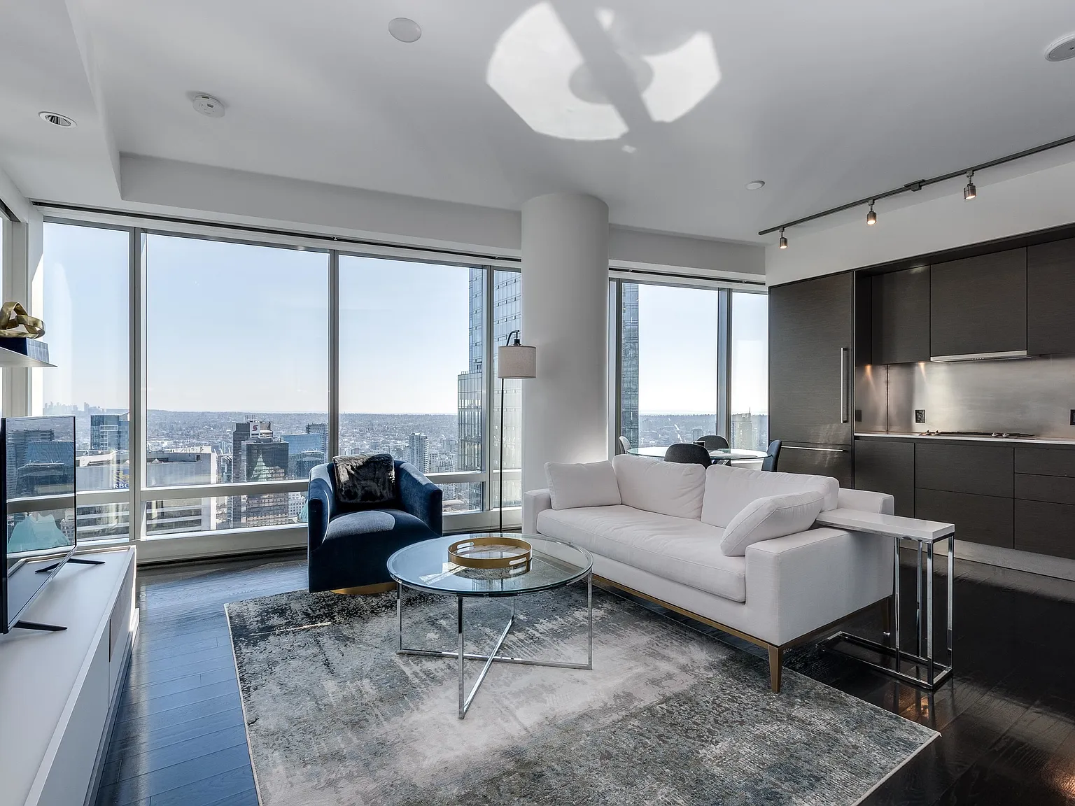 2 bed, 874 sqft, $4,950 — Photo 4