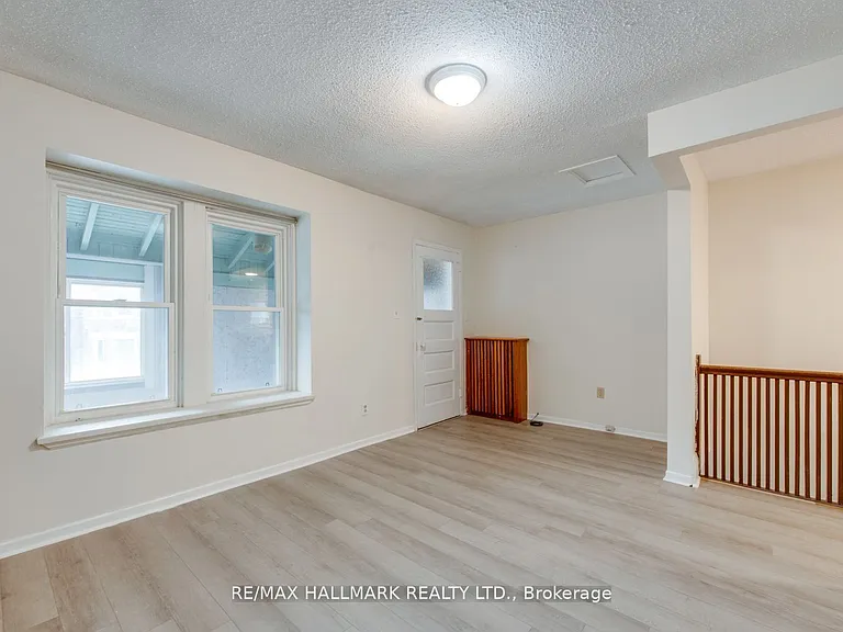 576 Ossington Ave S #2 — Photo 25