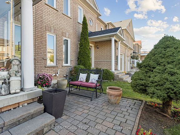 3rd image of 76 Timberwolf Cres