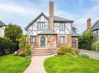 28 Reyam Rd, Lynbrook, NY 11563