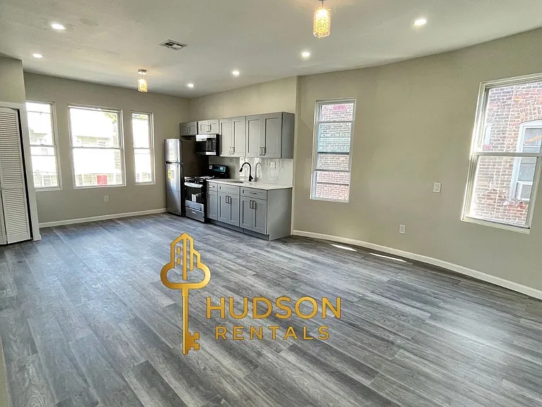 133 Stevens Ave #2 — Photo 2