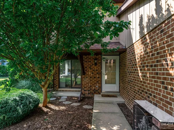 1542 Blackburn St, Wheaton, IL 60189