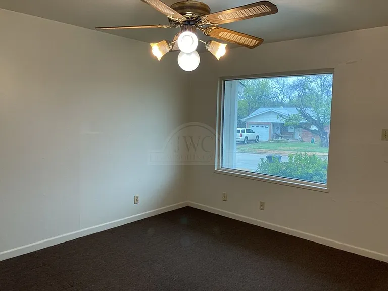 310 Prather Dr — Photo 2
