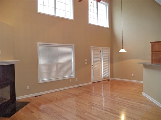 3 bed, 2.5 bath, 2200 sqft, $2,595 — Photo 4
