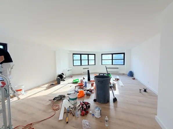 399 East 72nd Street image 12 of 13