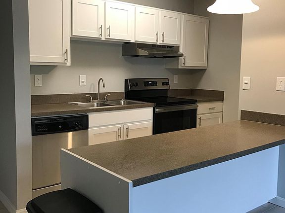 4th image of 551 Village Ln