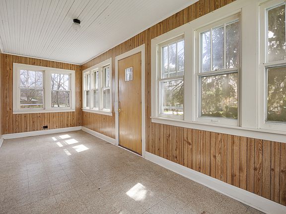 3rd image of 130 W Washington St