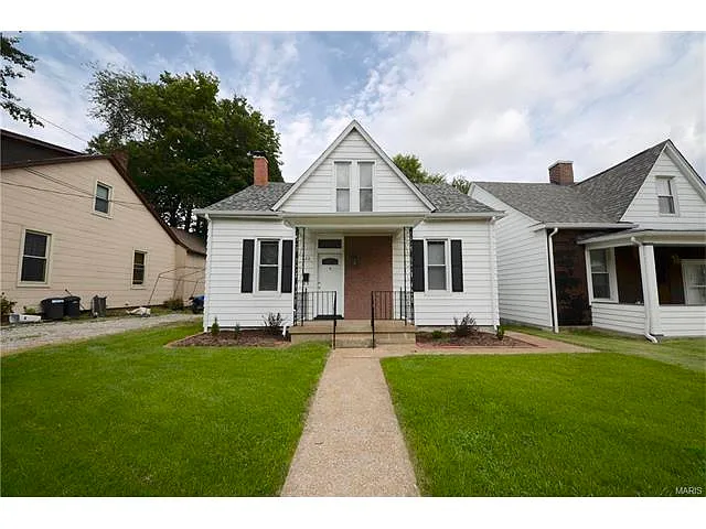 623 W Adams St photo 1