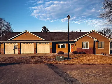 811 Southview Dr — exterior photo