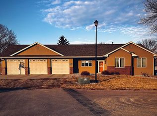 811 Southview Dr, Larchwood, IA 51241