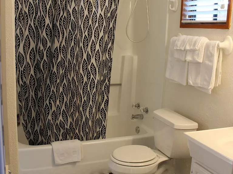 1768 Cable St — Photo 14