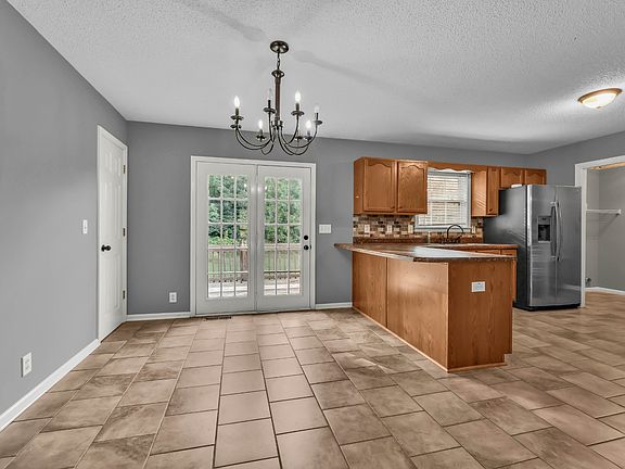 5th image of 3736 McGregor Rd