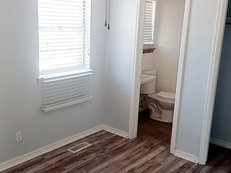 648 W Beam Ave — Photo 22