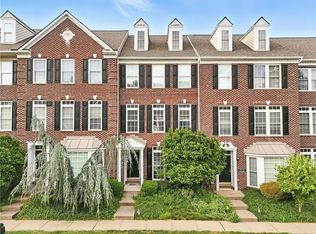 204 Park Square Ln, Pittsburgh, PA 15238
