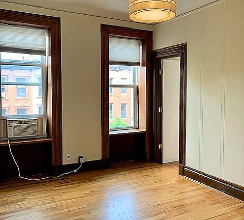 3rd image of 568 10th St #3