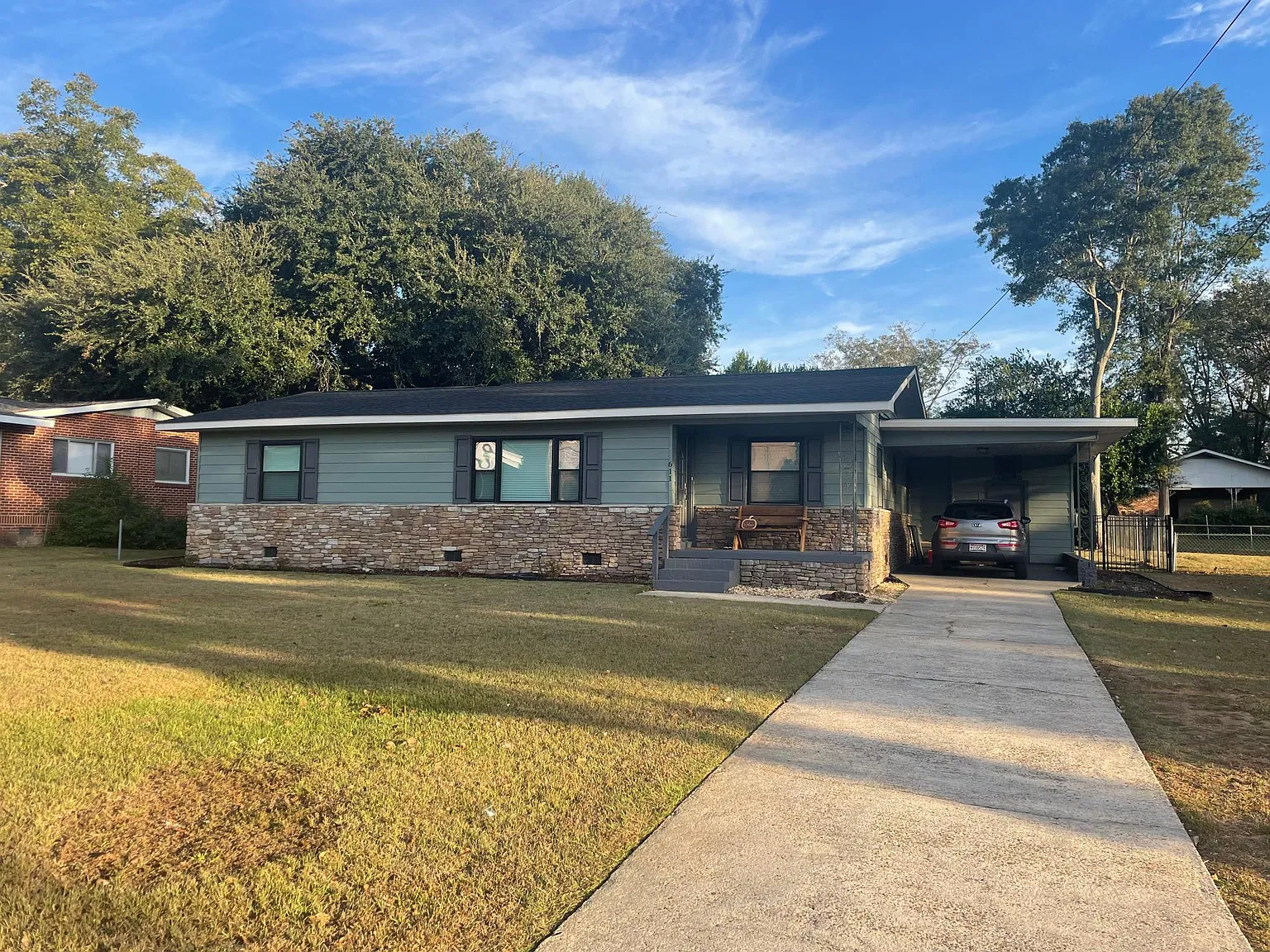 3 bed, 1.5 bath, 1585 sqft, $1,700 — Photo 1