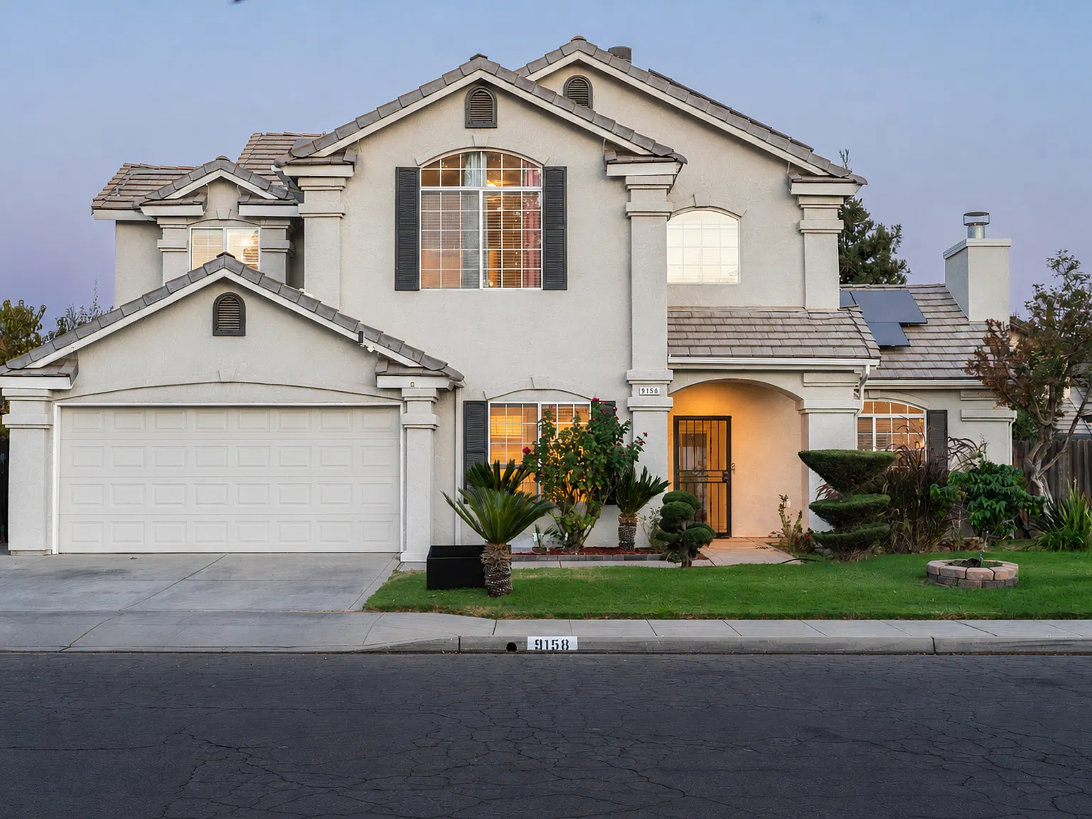 4 bed, 2207 sqft, $3,272 — Photo 3