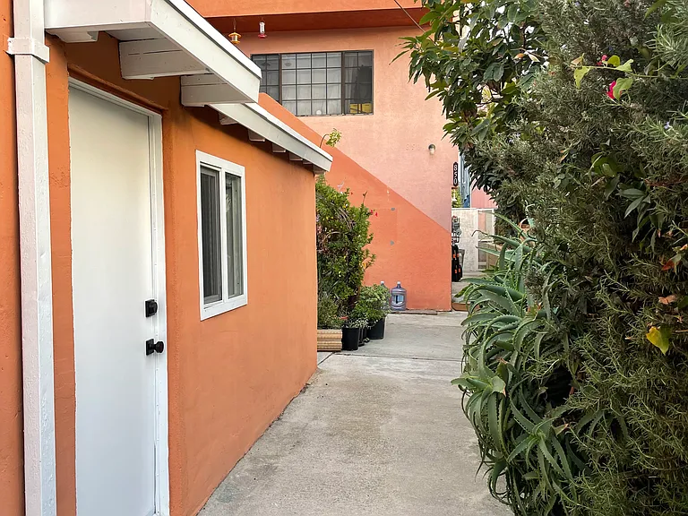 854 Brooks Ave — Photo 11
