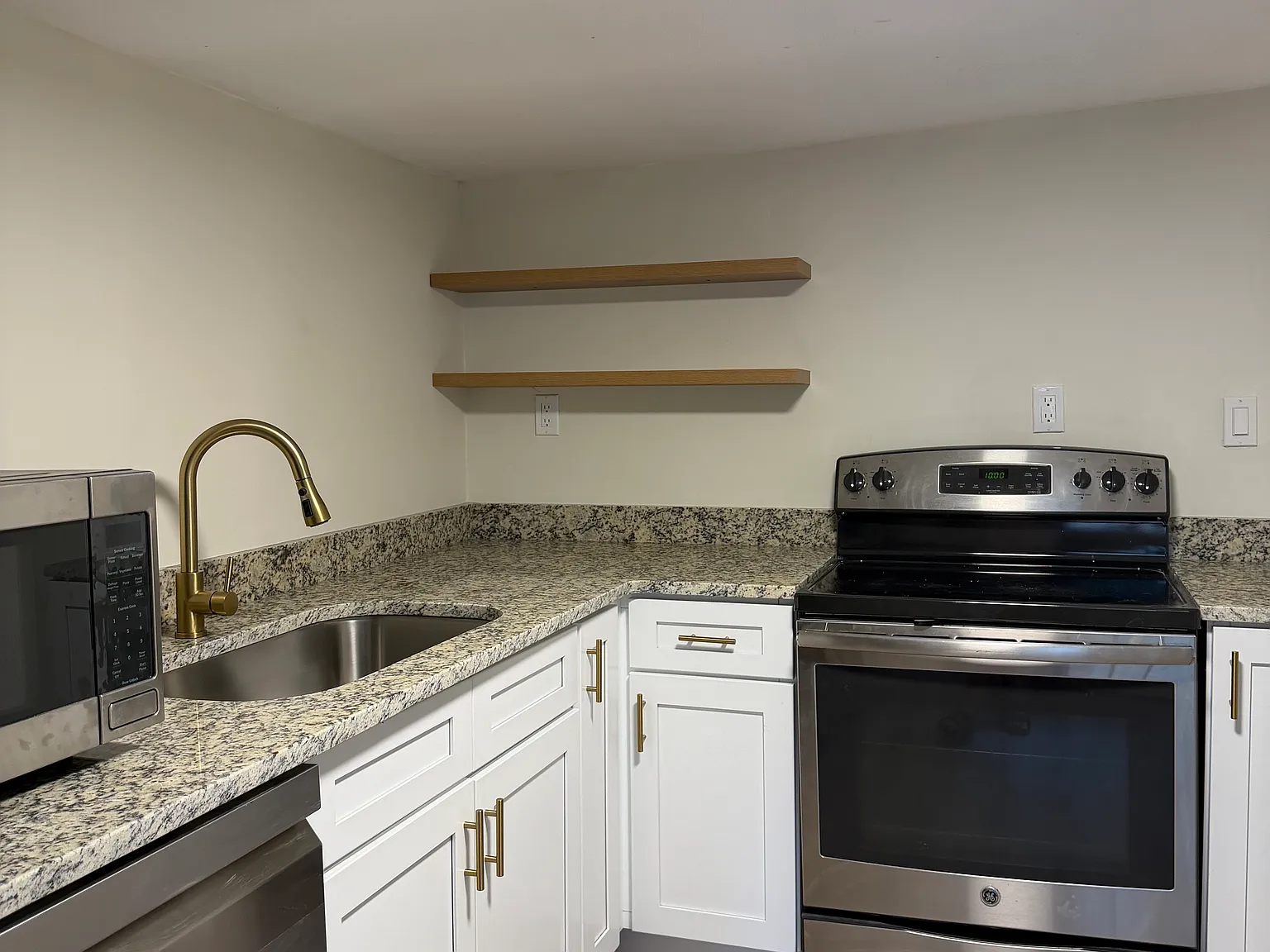 2 bed, 1100 sqft, $1,400 — Photo 2